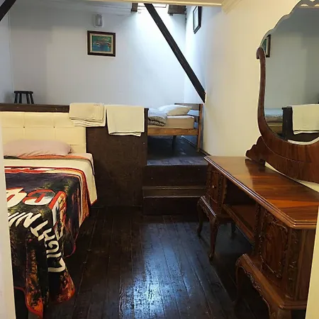 בית נופש Historical House In Alsancak *
