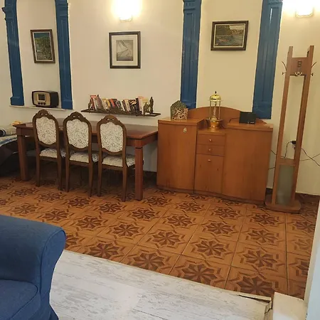 בית נופש Historical House In Alsancak *